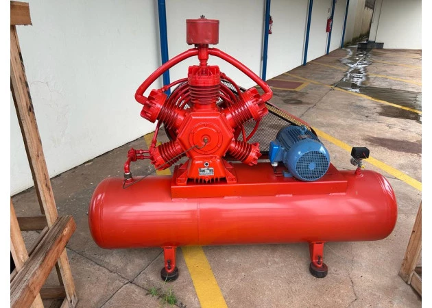 Compressor de ar pistão Wayne W 900 60 Pés 425L 15HP Trifásico 220/380V 